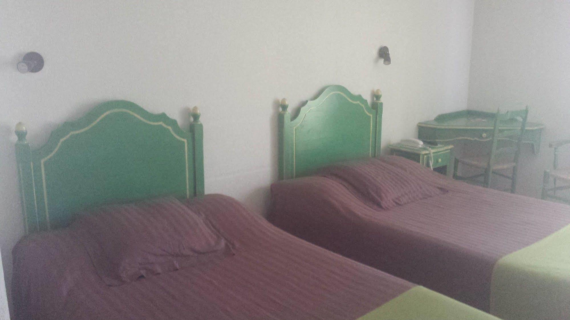 Hotel Le Cesar Plan-de-Cuques Esterno foto