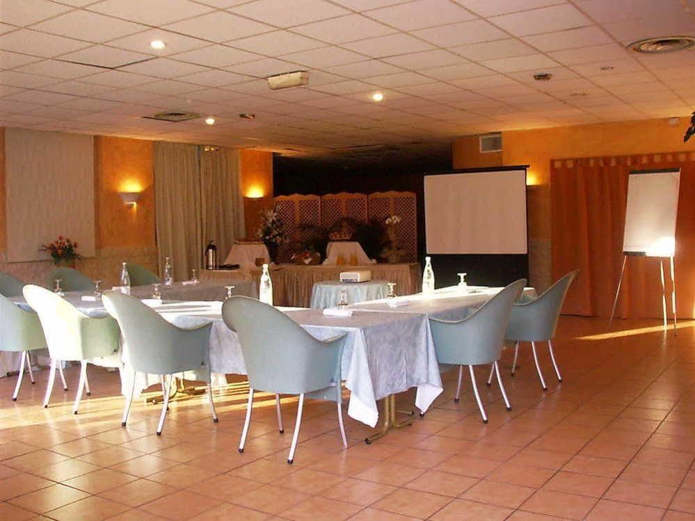 Hotel Le Cesar Plan-de-Cuques Esterno foto